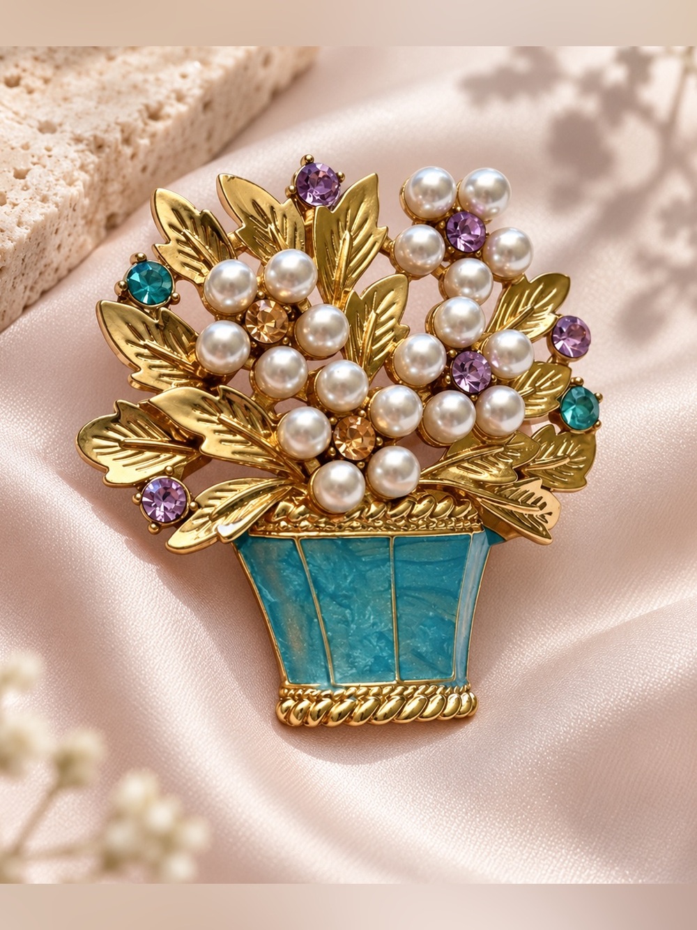 Brooch Elegant Gold and Blue Floral Brooch